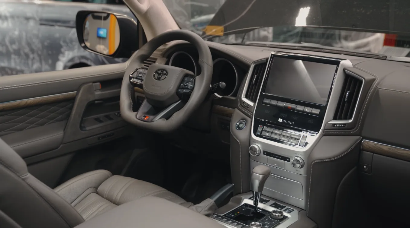 Кресла BMW 7 в Toyota Land Cruiser и полная перетяжка салона