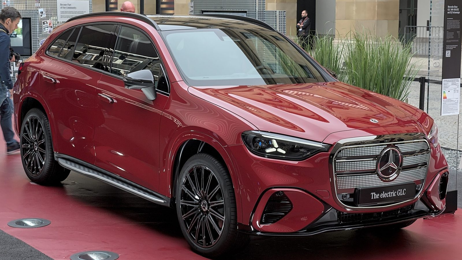 Электрический Mercedes-Benz GLC with EQ Technology