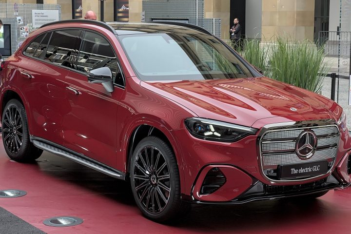 Электрический Mercedes-Benz GLC with EQ Technology
