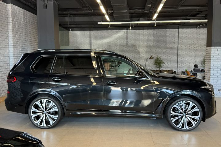 BMW X7 xDrive 40i, черный 2026 — Velart (фото 2)