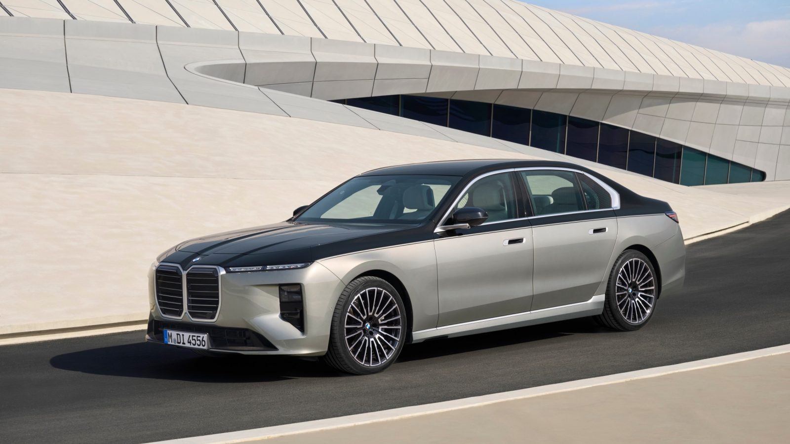 BMW 740i xDrive 2026 (7 серия, рестайлинг) — фото модели 1